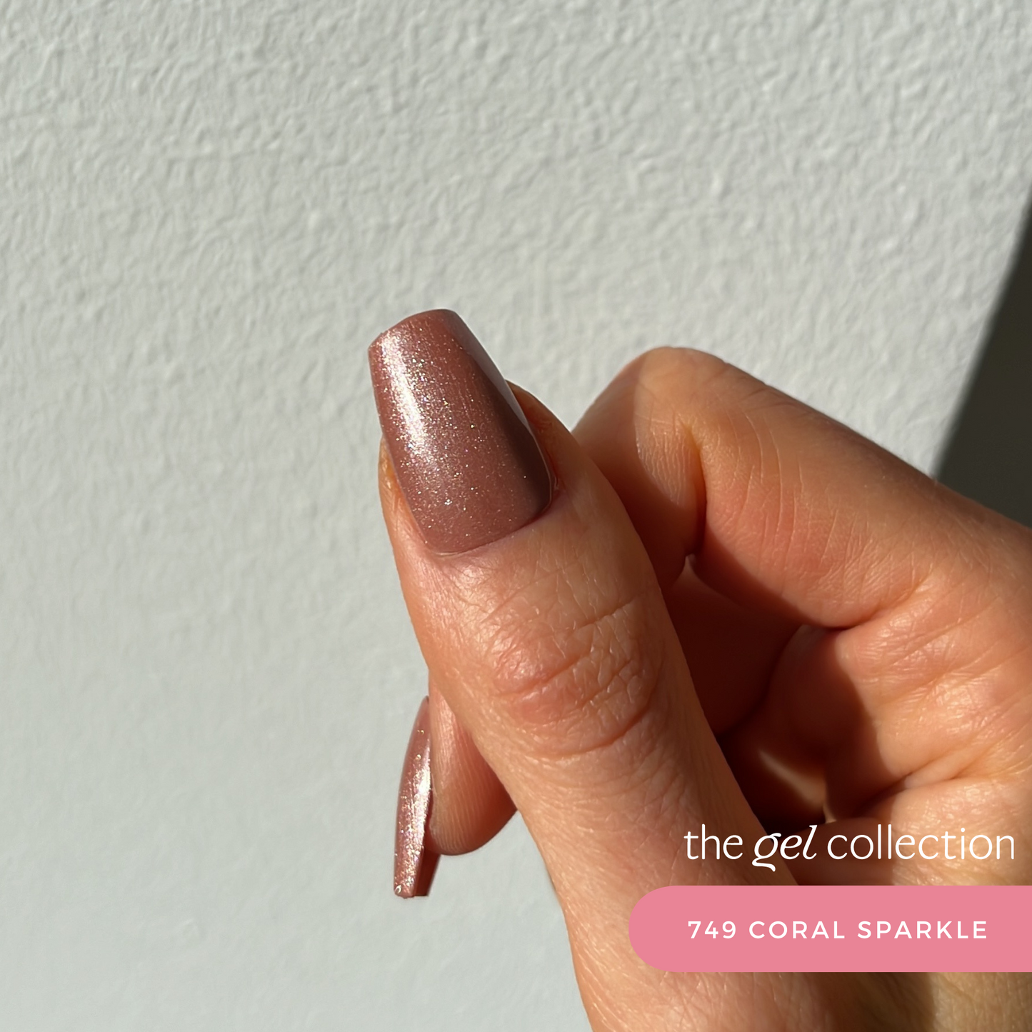 Gel Polish • 749 Coral Sparkle (transparent) • 21FREE • The Gel Collection™