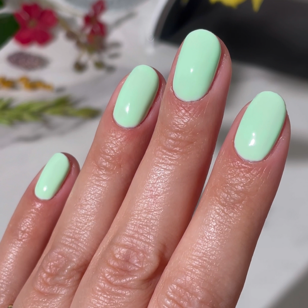 Gel Polish • 820 Lime Blossom • 21FREE • The Gel Collection™