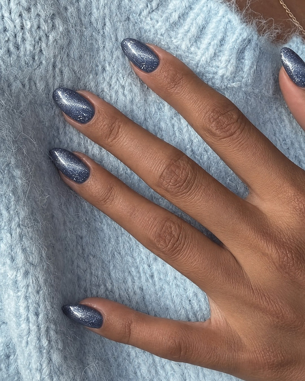 Gel Polish 272 Undercurrent - Cat Eye Sparks på negle