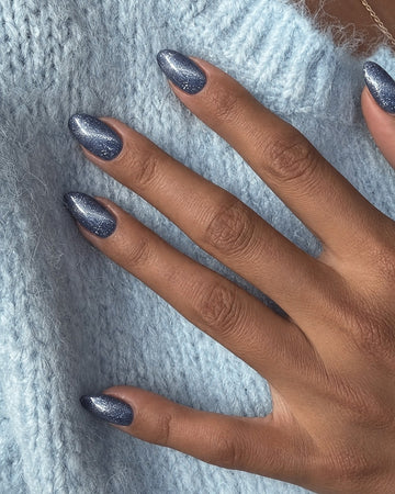Gel Polish 272 Undercurrent - Cat Eye Sparks på negle