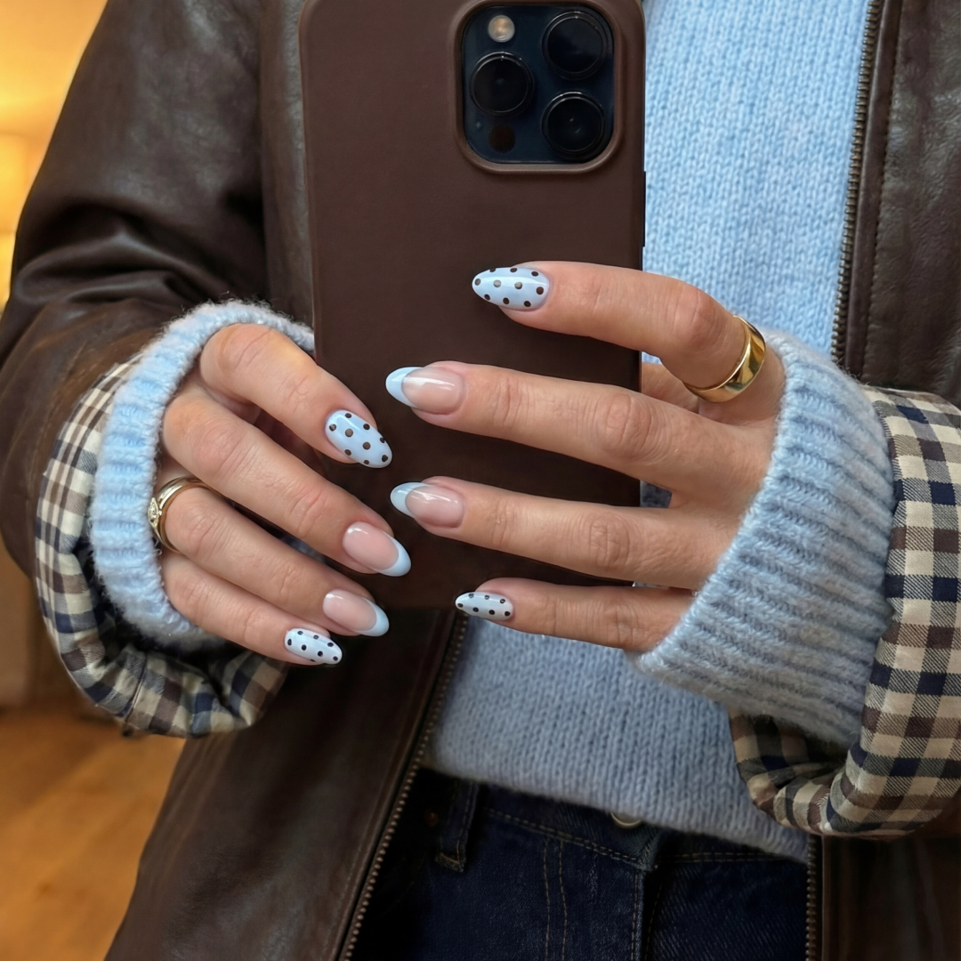 Gel Polish • 669 Blushing Nude (semi-transparent) • 21FREE • The Gel Collection™