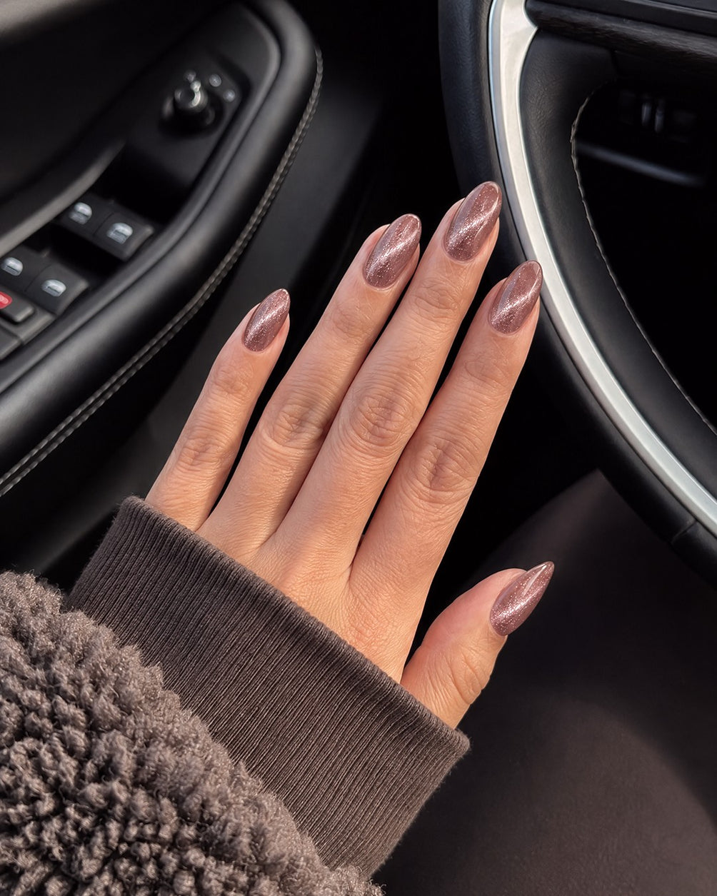 Gel Polish 278 Sparks Fly - Cat Eye Sparks på negle