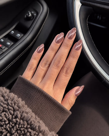 Gel Polish 278 Sparks Fly - Cat Eye Sparks på negle