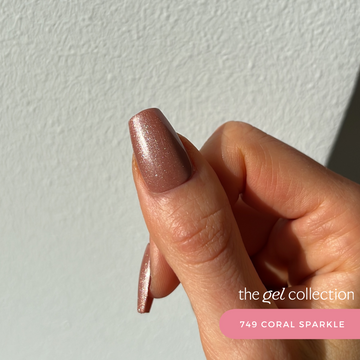 Gel Polish • 749 Coral Sparkle (transparent) • 21FREE • The Gel Collection™