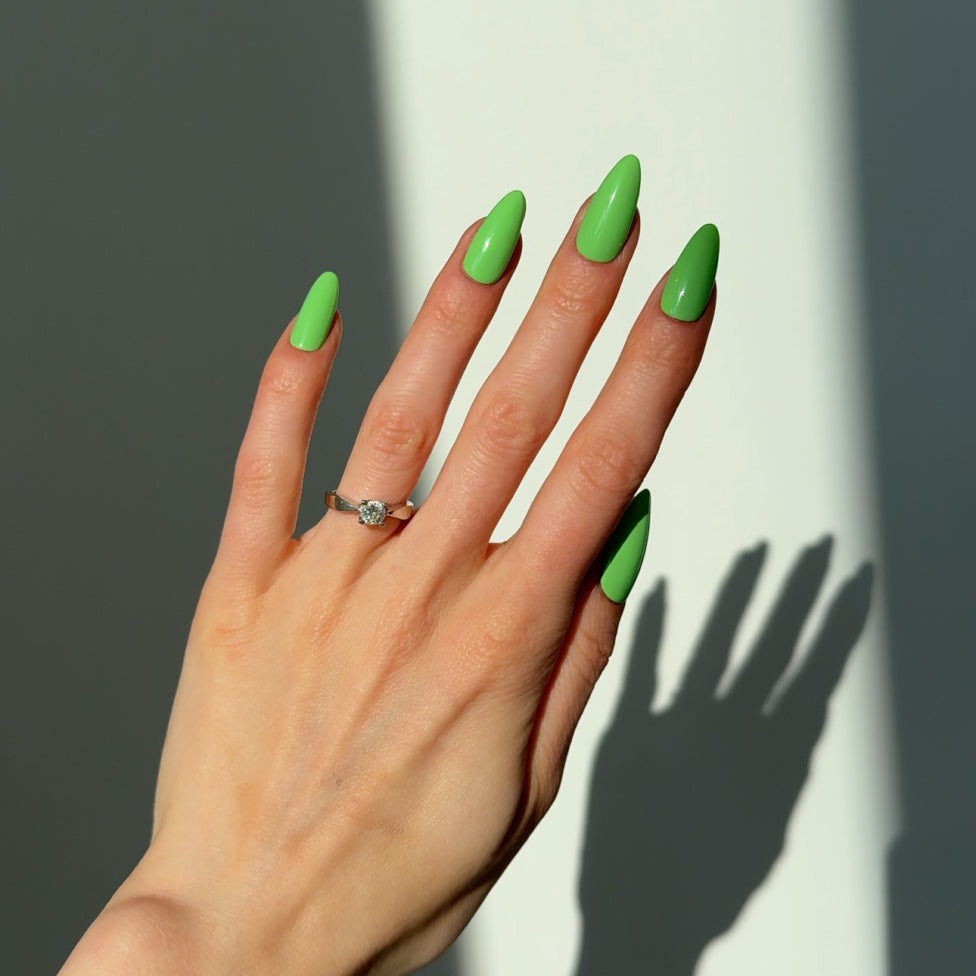 Gel Polish • 803 Green Leaf • 21FREE • The Gel Collection™