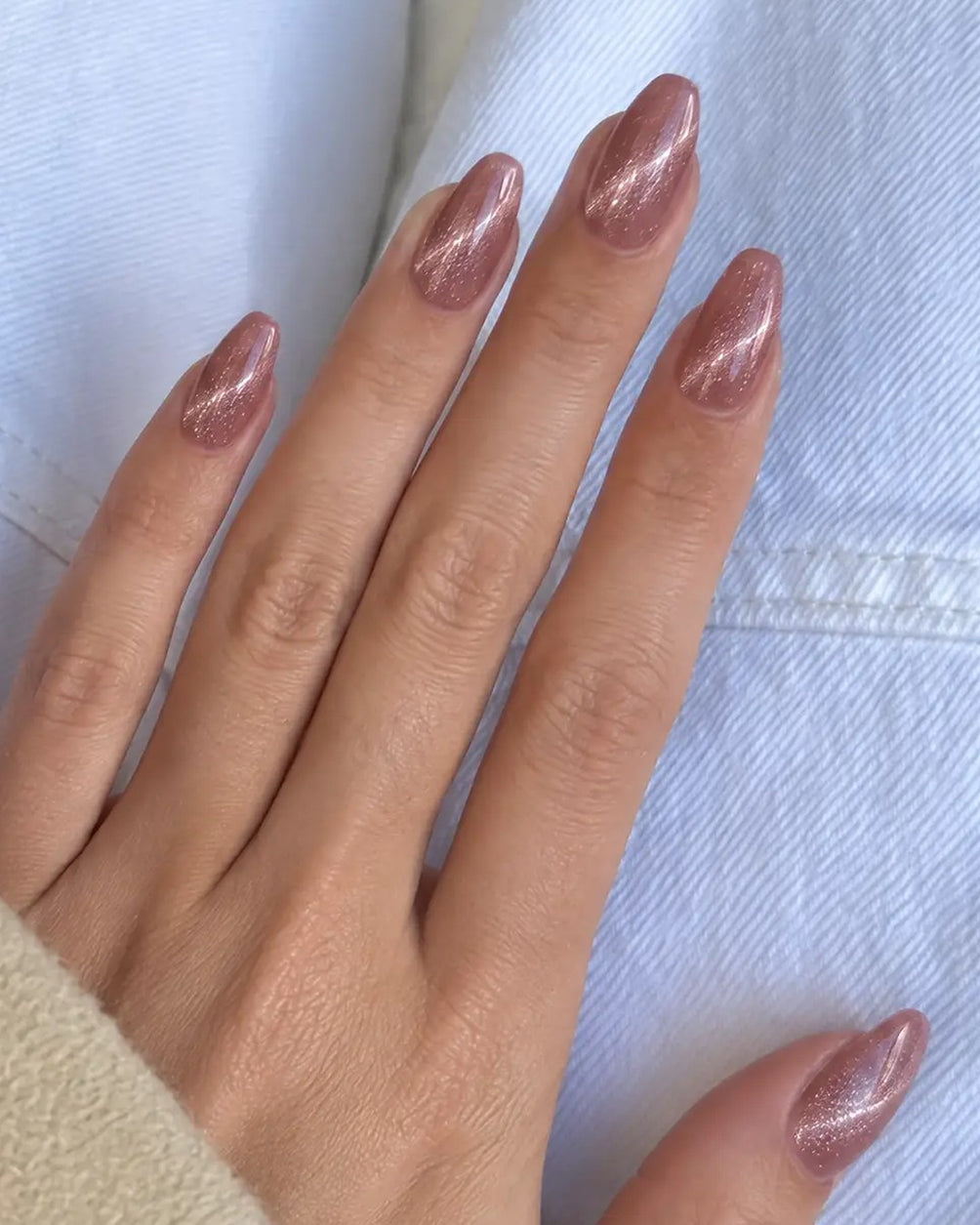 Gel Polish 267 Tingles - Cat Eye Sparks på negle