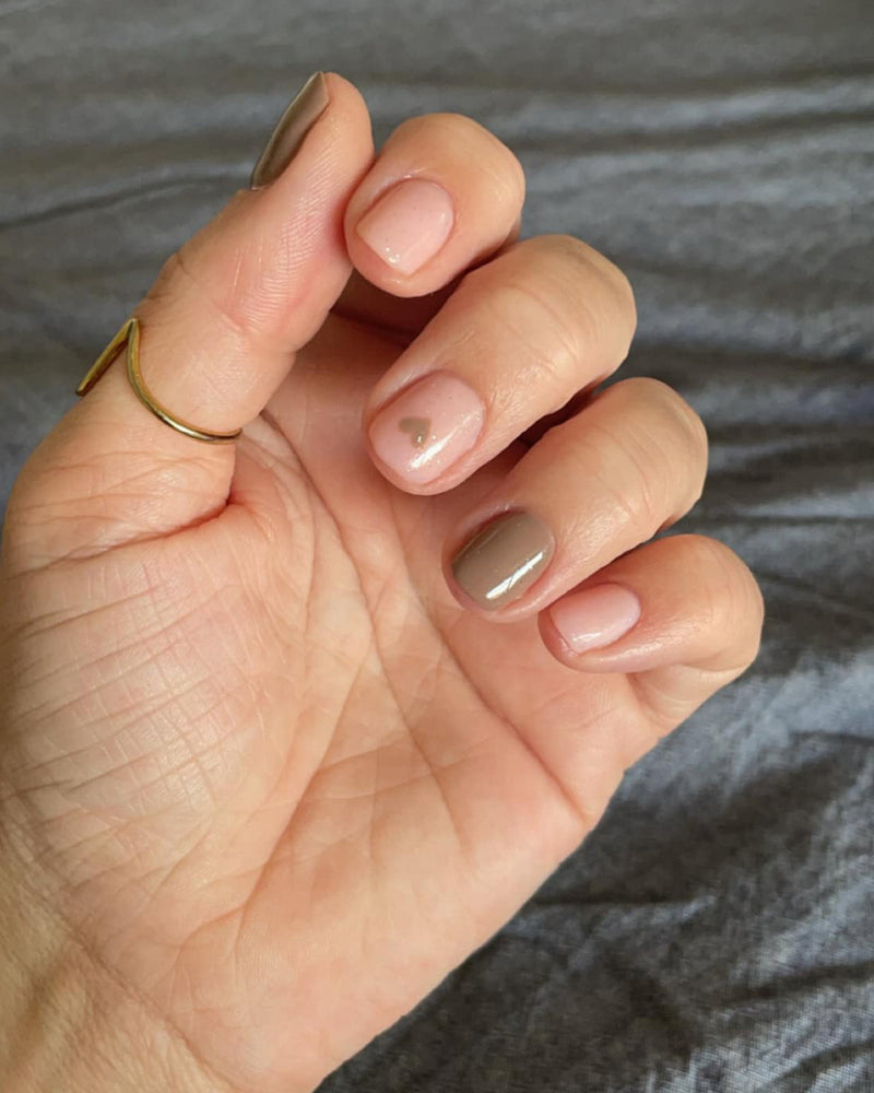 669 Blushing Nude, 690 Velvet Midnight