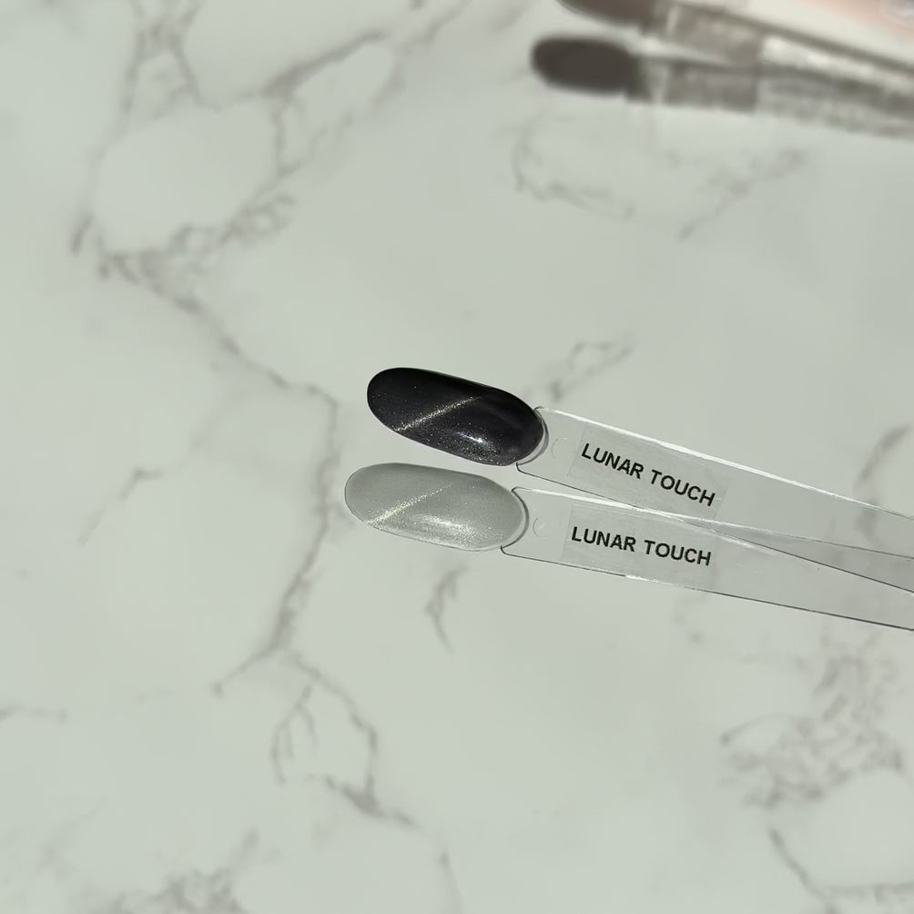Cat Eye Velvet Gel Polish • Lunar Touch • 21FREE • The Gel Collection™